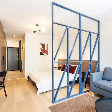 Elegant In The Heart Of The Town Apartament
