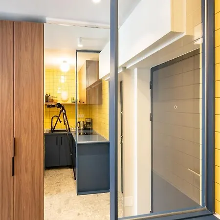 Elegant In The Heart Of The Town Apartament