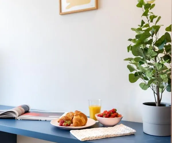Elegant In The Heart Of The Town Apartment *