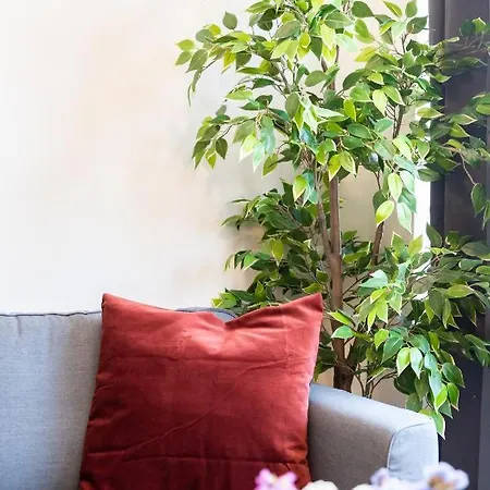 Elegant In The Heart Of The Town Apartment